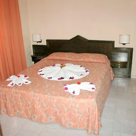 Club Mel Aparthotel *